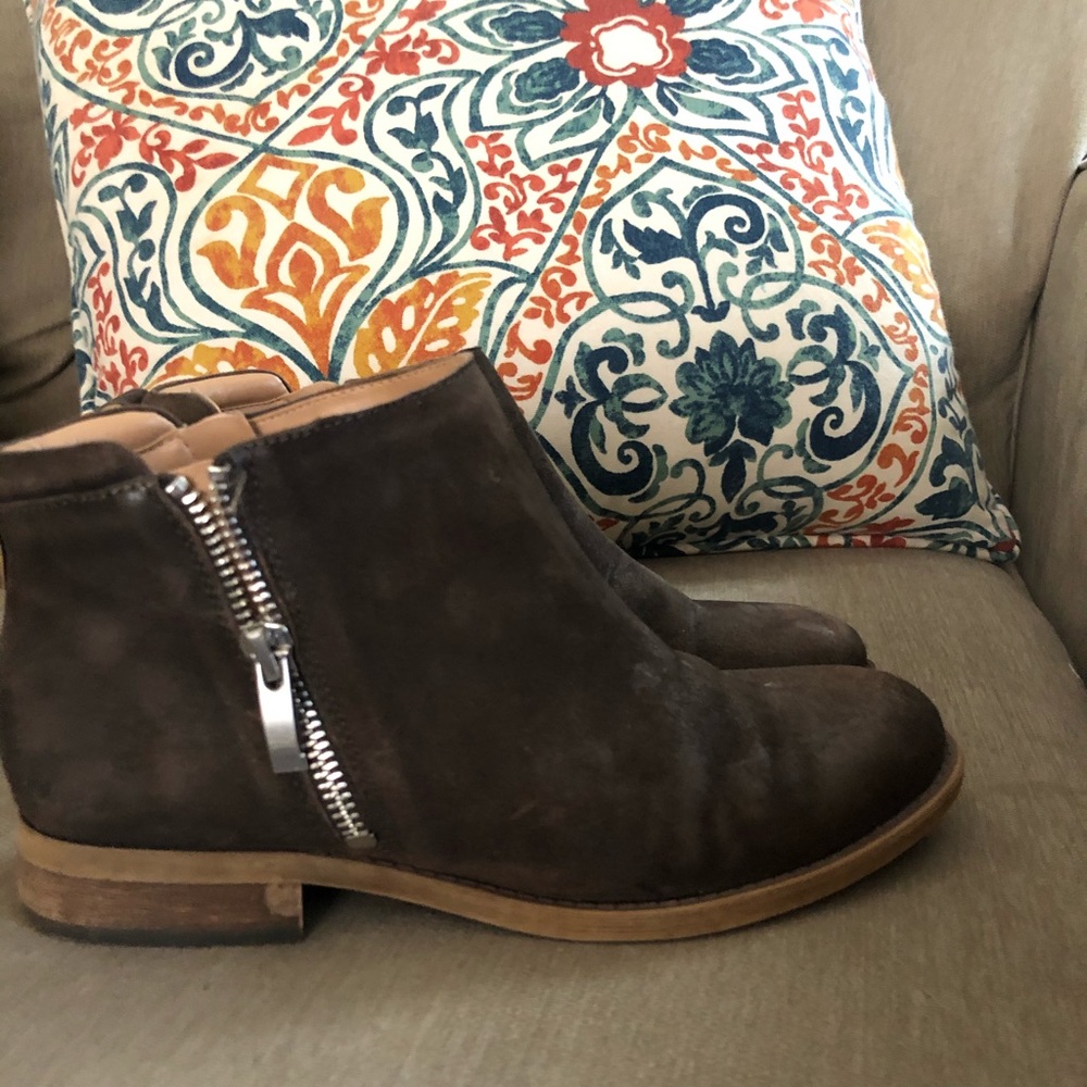 BOOTIES